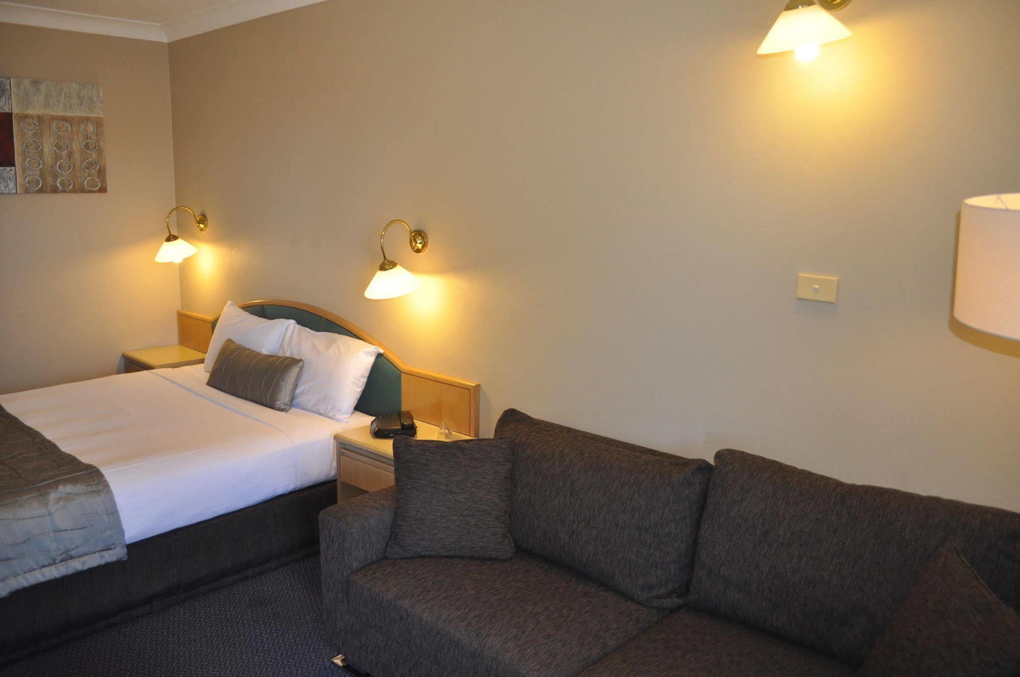 In Town Motor Inn Taree Bagian luar foto